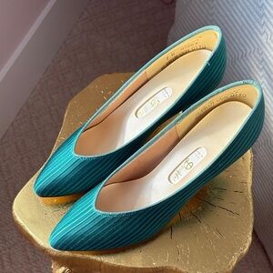 Dyeables Vintage,  Elegant Ribbed Satin Teal Striped Women's Shoes. Size 7B